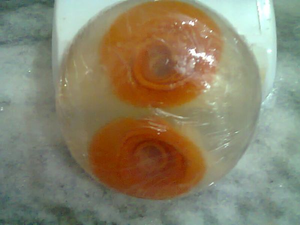meia bola com rosa dentro