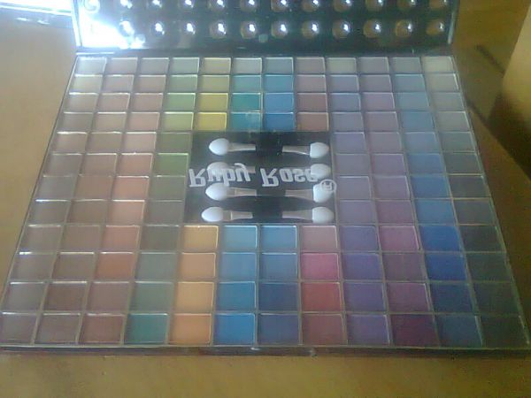 paleta de maquiagem com 135 cores 3D